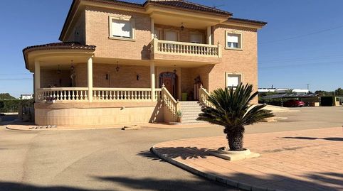 Chalet en venta en Yecla, 5 dormitorios.