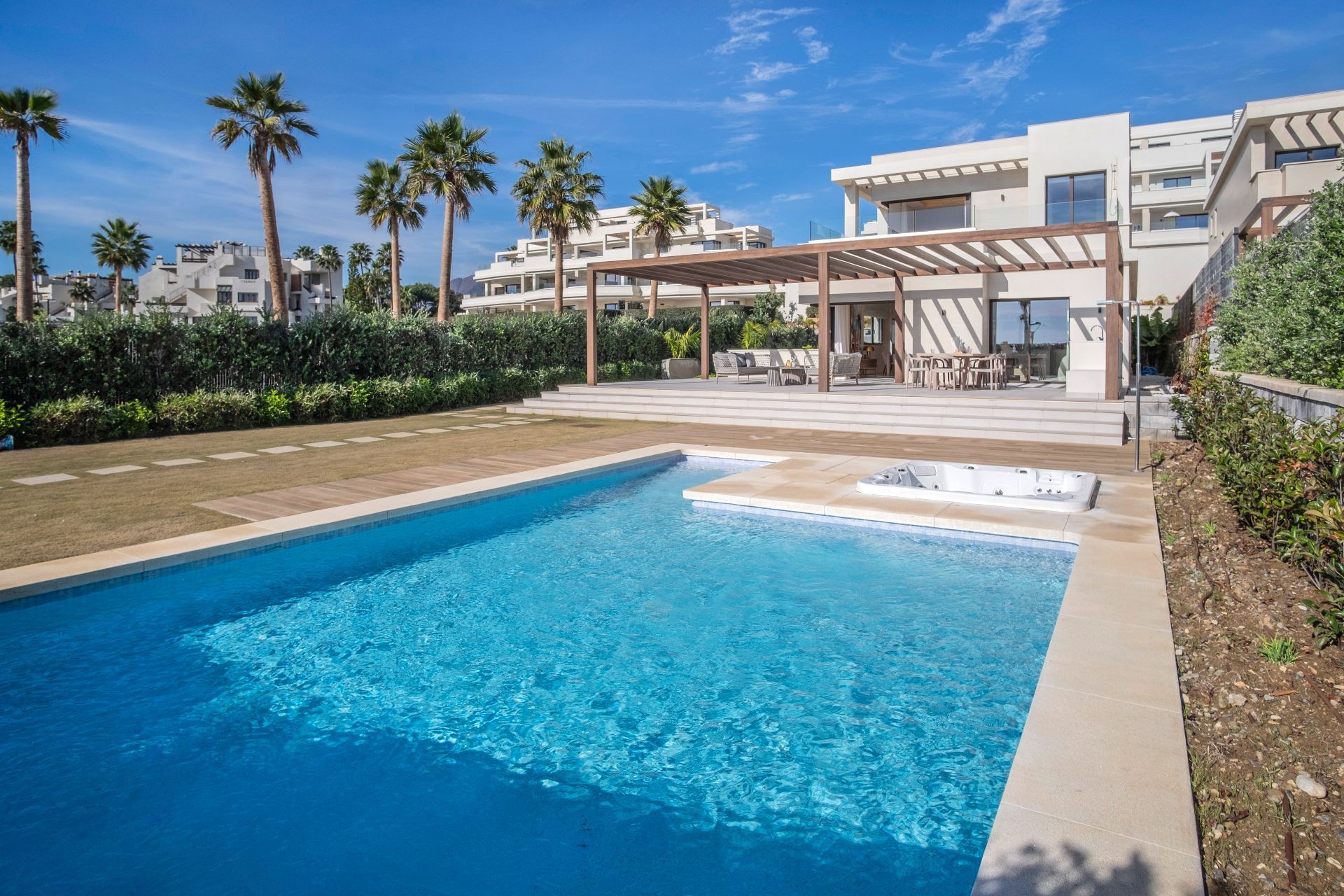 Swimming pool of House or chalet for sale in Estepona  with Air Conditioner, Heating and Private garden