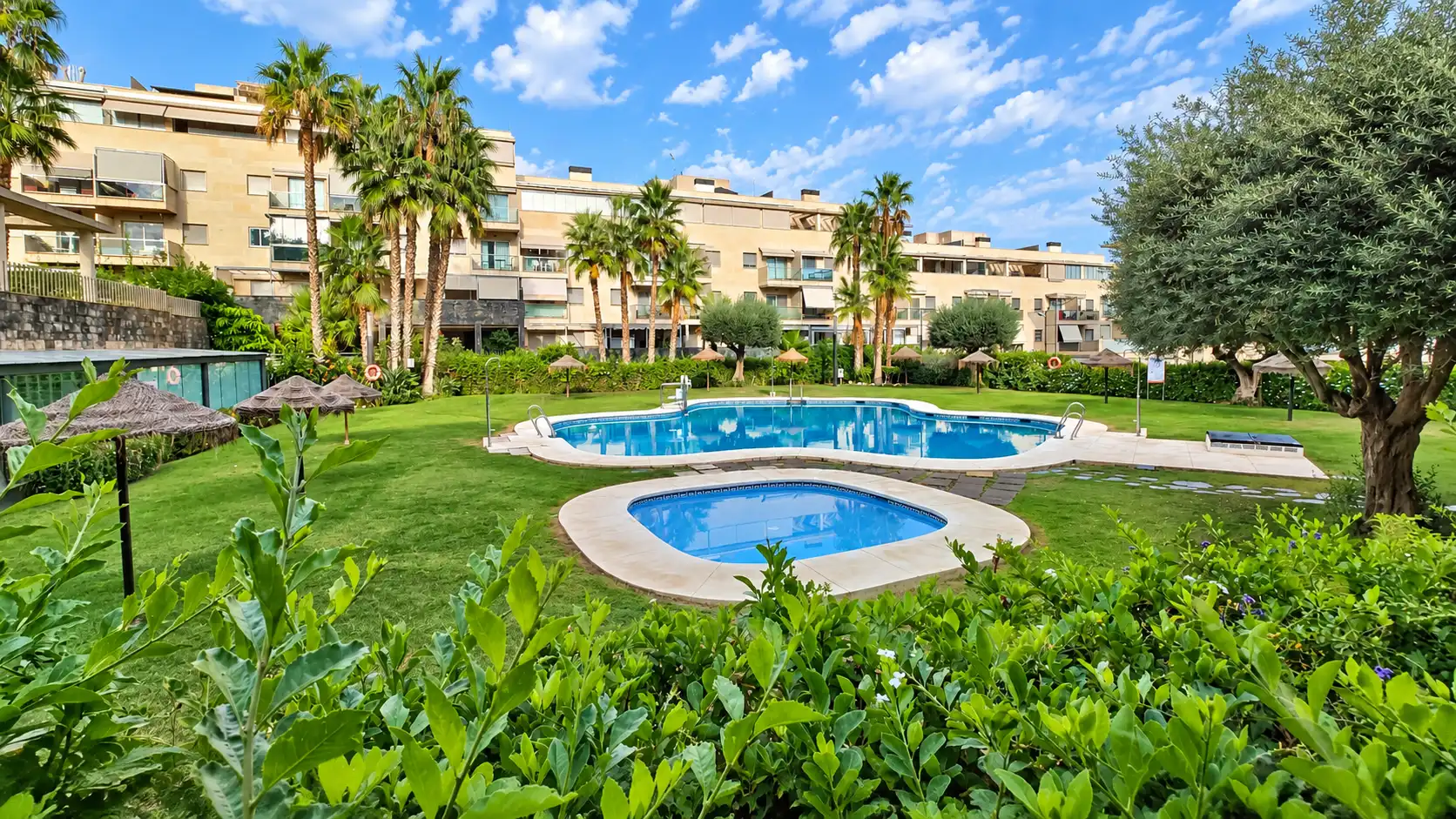 Apartment with pool for sale in El Pinillo
