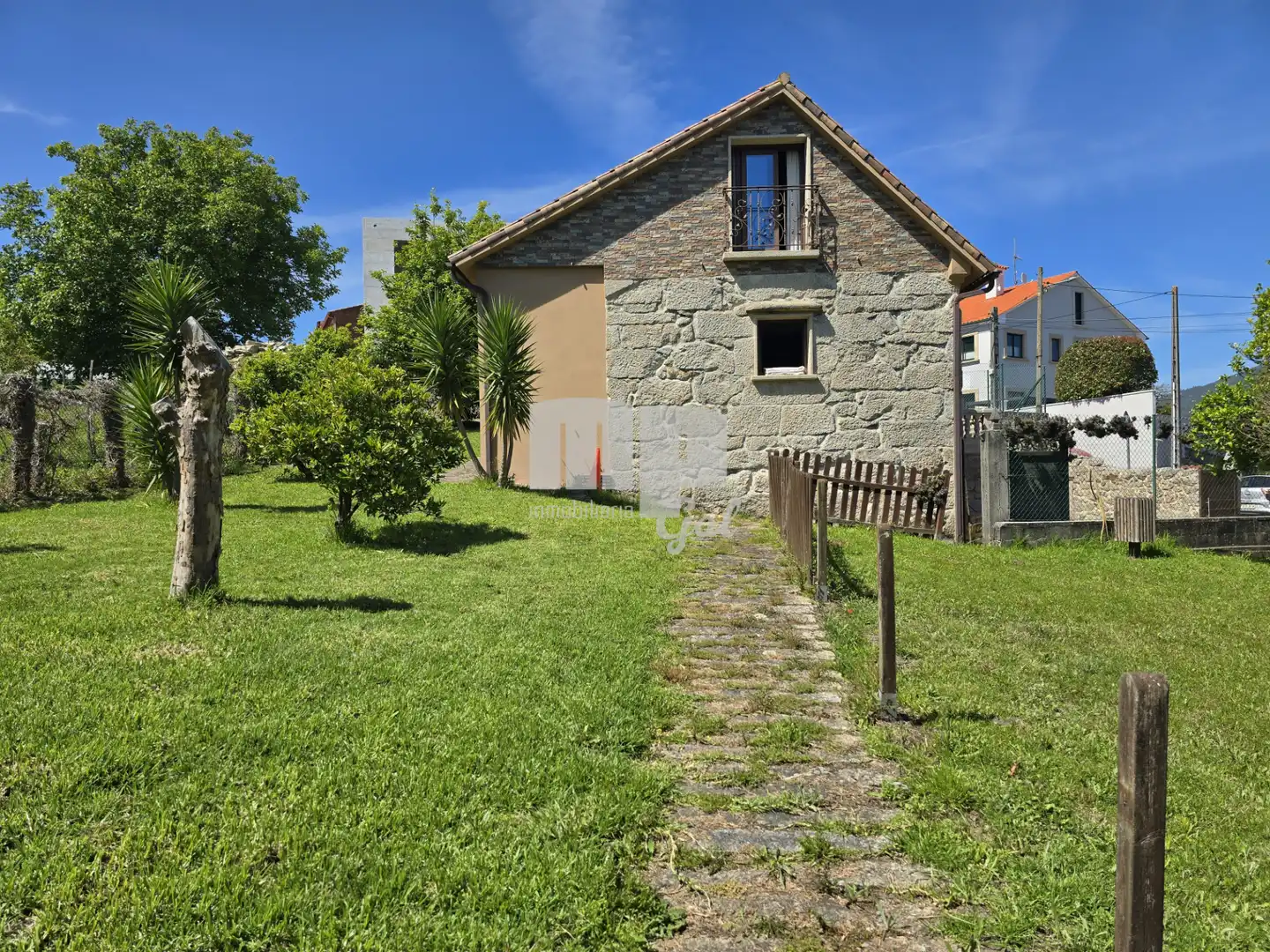 Vista exterior de Finca rústica en venda en Moaña amb Jardí privat, Traster i Moblat
