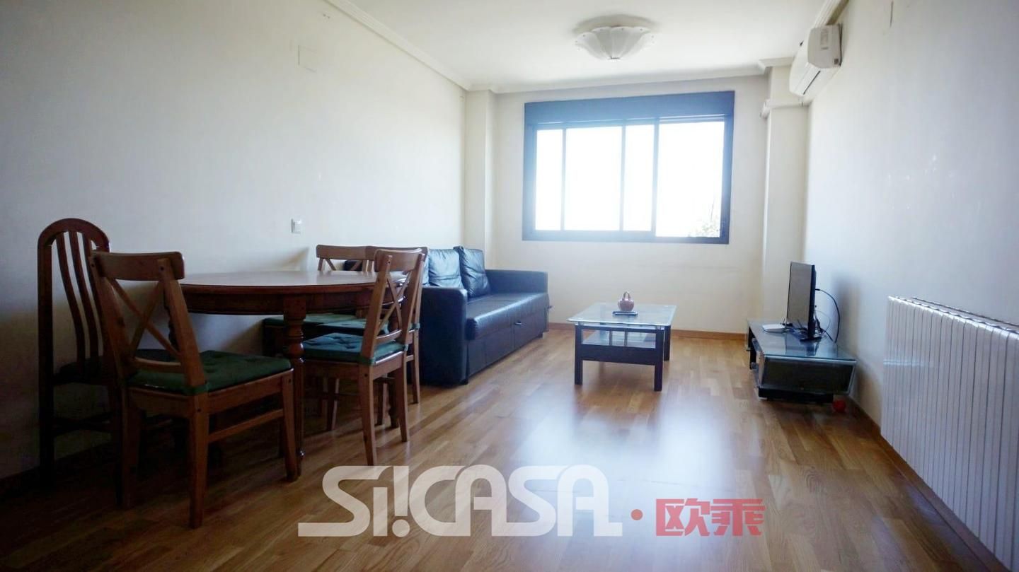 Sala de estar de Piso en venta en  Madrid Capital con Aire acondicionado, Trastero y Piscina