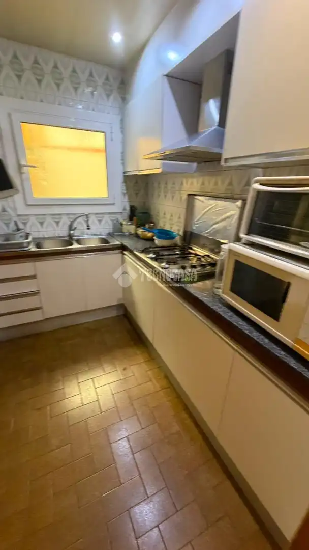 Cocina de Piso en venta en Barcelona con Calefacción y Balcón