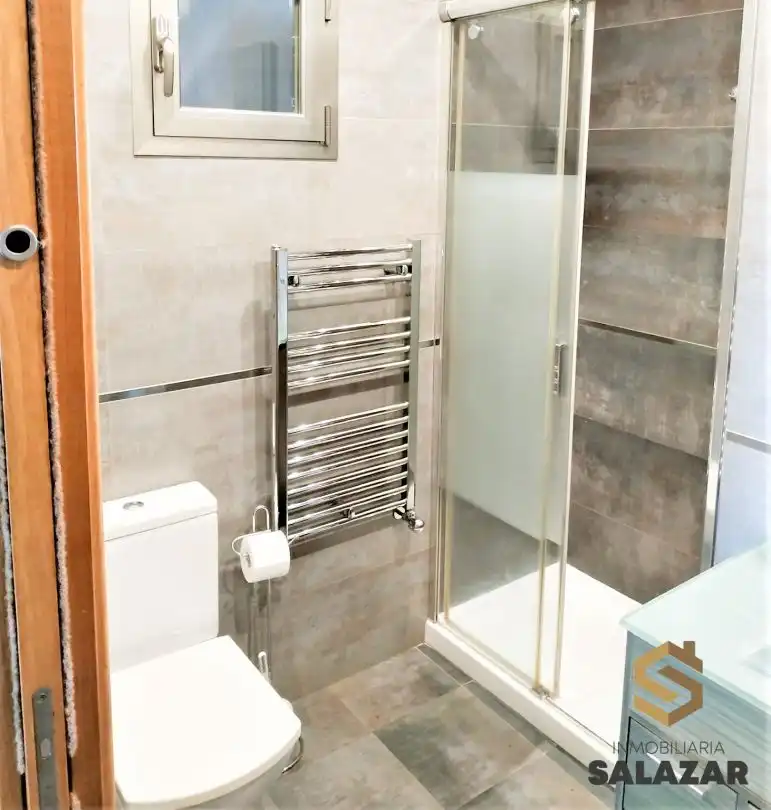 Baño de Piso de alquiler en Bilbao  con Calefacción, Terraza y Balcón