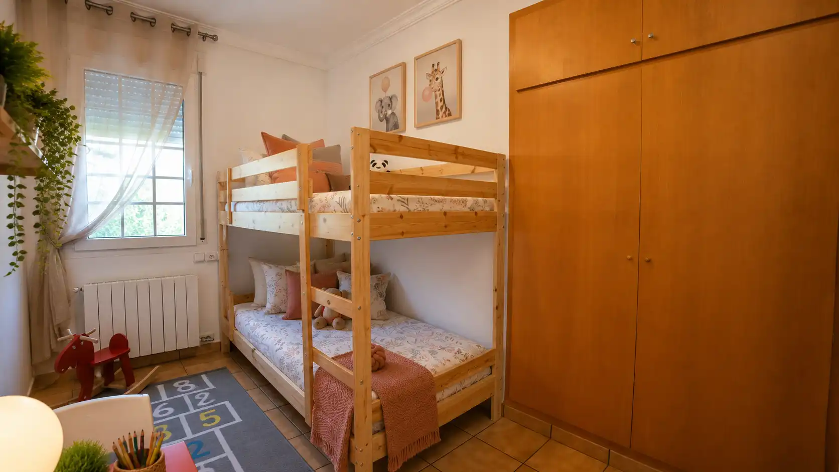 Dormitori de Casa o xalet de lloguer en El Vendrell amb Calefacció, Jardí privat i Parquet