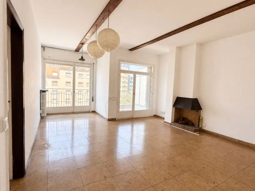 Sala de estar de Piso en venta en  Barcelona Capital con Balcón