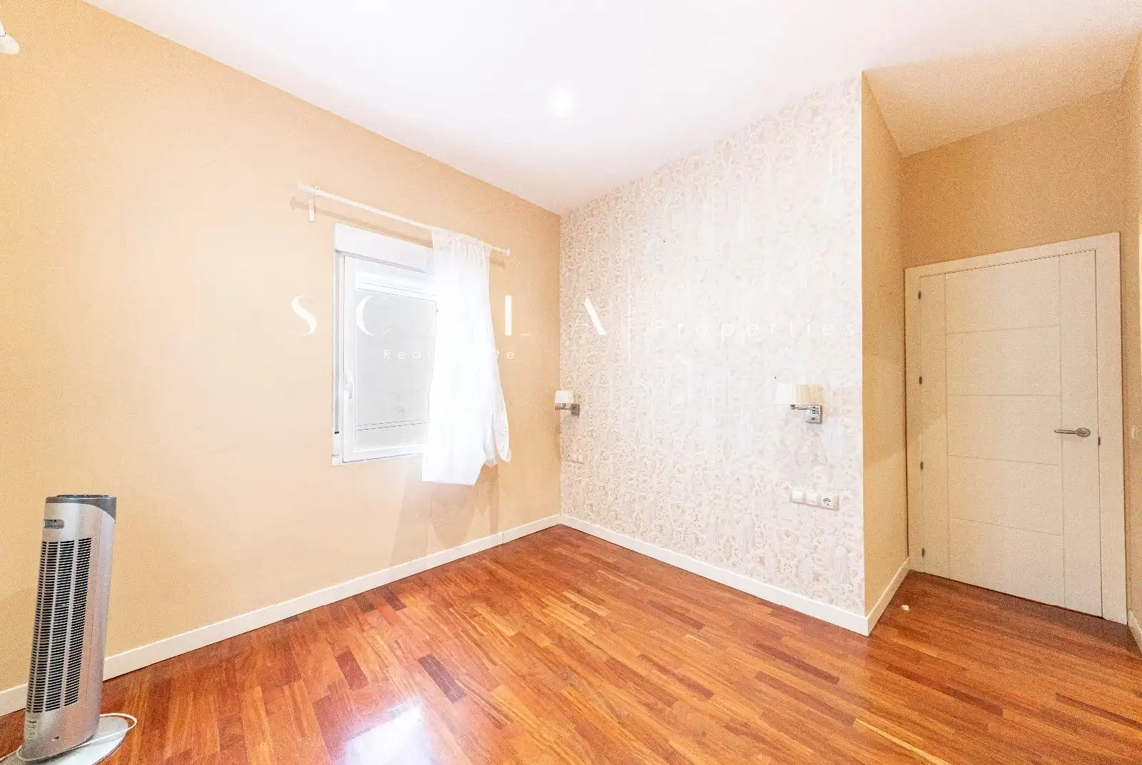 Bedroom of Flat for rent in Madrid  with Air Conditioner, Heating and Parquet flooring