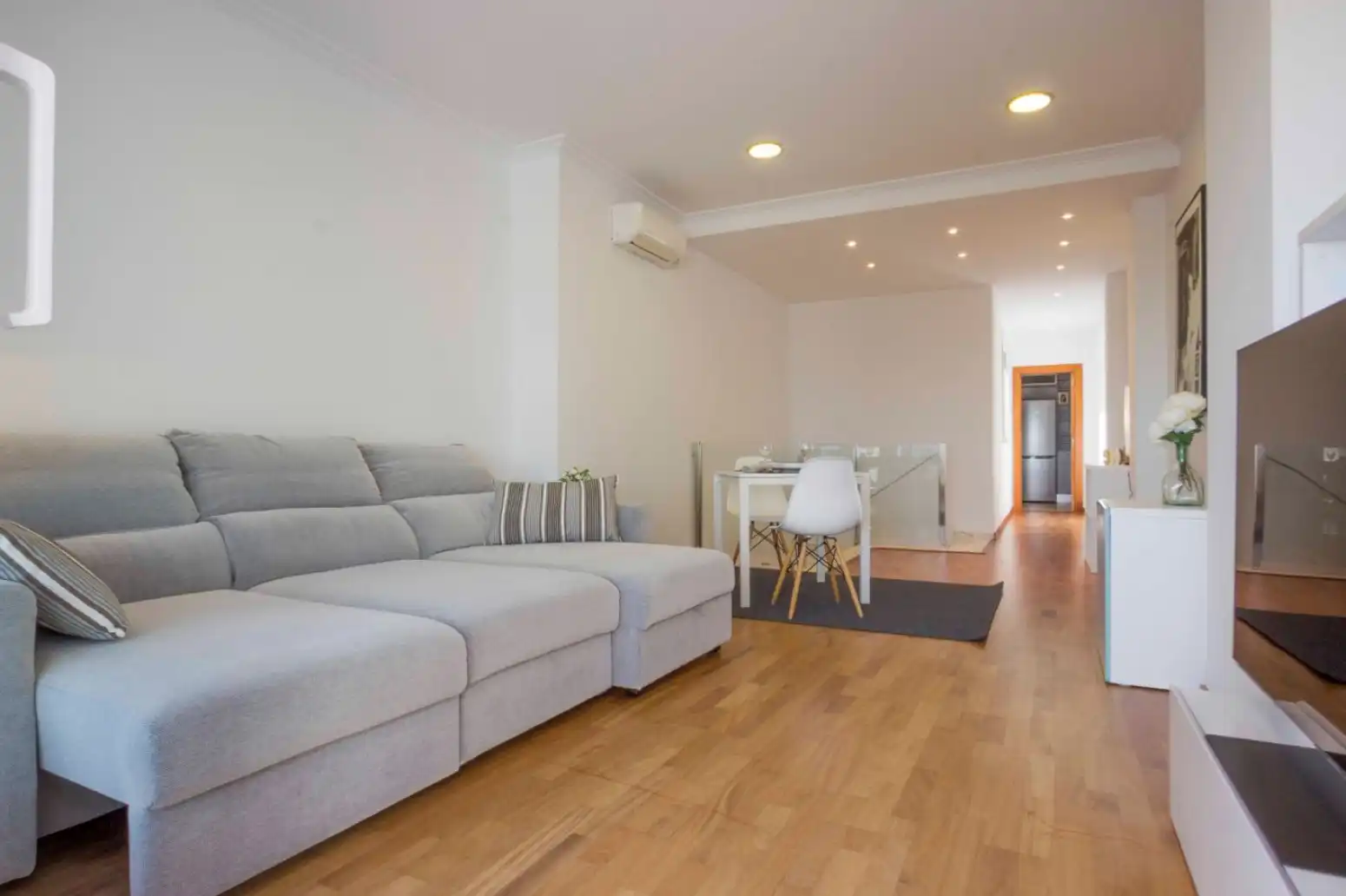 Wohnzimmer von Dachboden zum Verkauf in Rafelbuñol / Rafelbunyol mit Klimaanlage, Heizung und Parkett