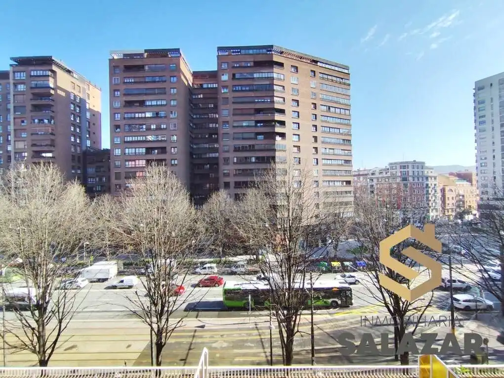Außenansicht von Wohnung zum Verkauf in Bilbao  mit Heizung