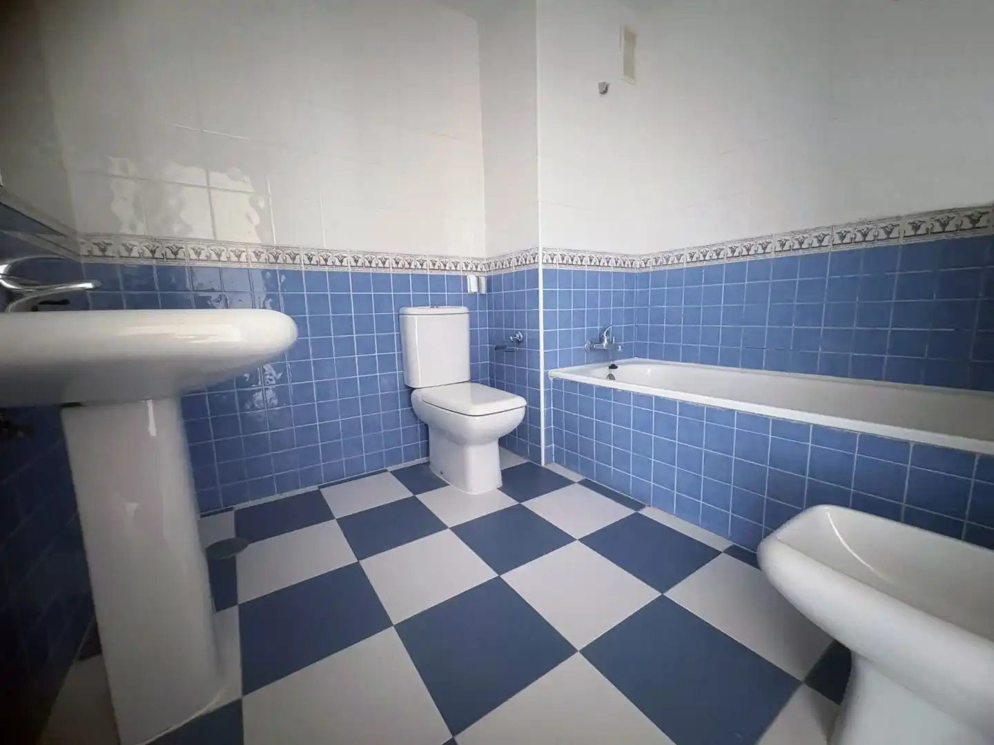 Badezimmer von Wohnung zum Verkauf in Marbella mit Klimaanlage, Heizung und Terrasse