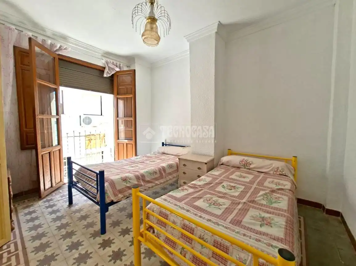 Dormitori de Casa adosada en venda en Guadix amb Balcó