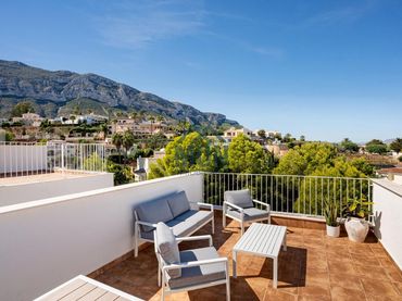 Doppelhaushälfte mit Balkon zum Verkauf in Rosa