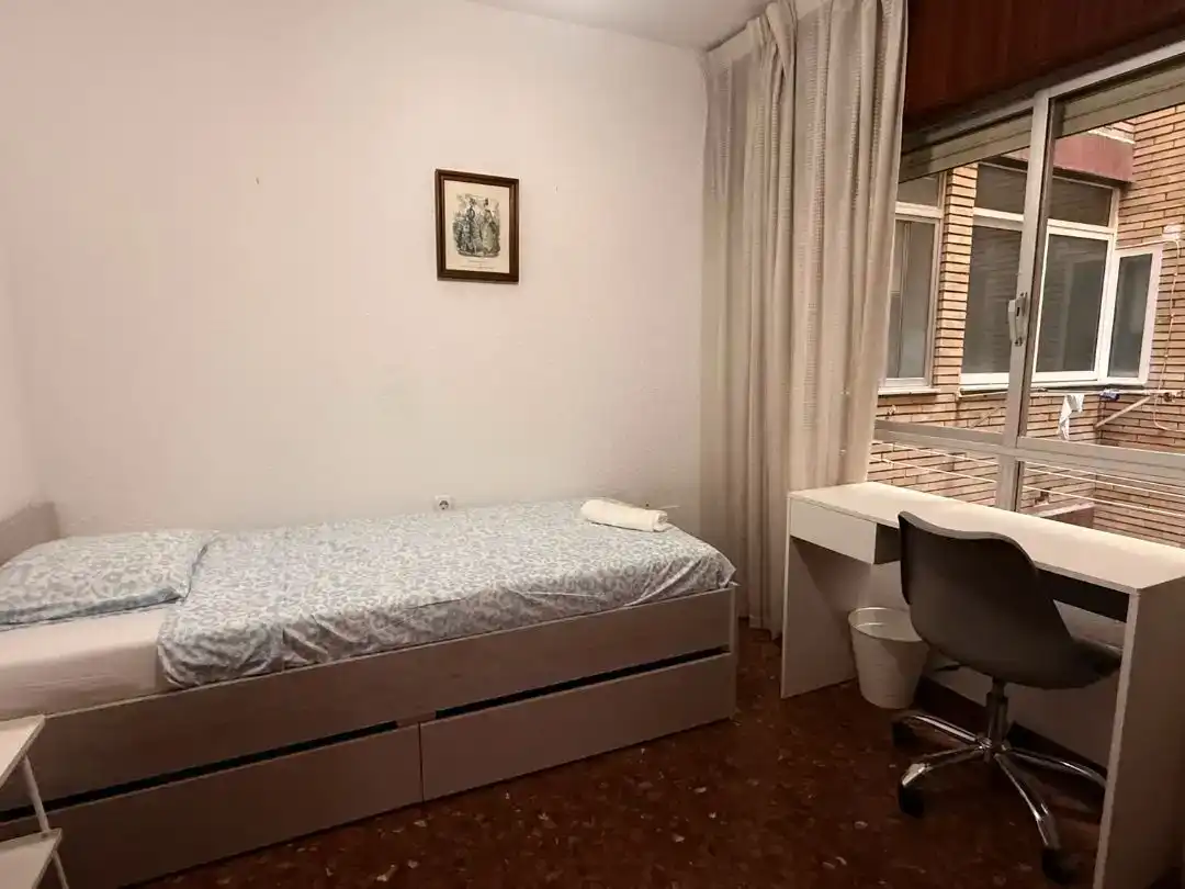 Habitación de Piso para compartir en Almería con Aire acondicionado, Trastero y Amueblado