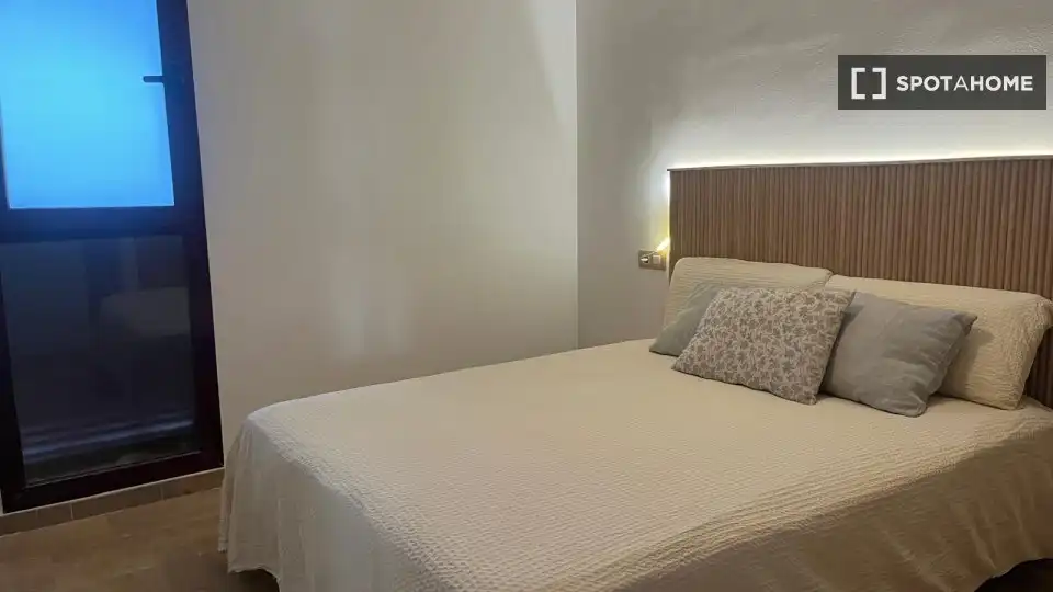 Bedroom of Flat for share in Centro