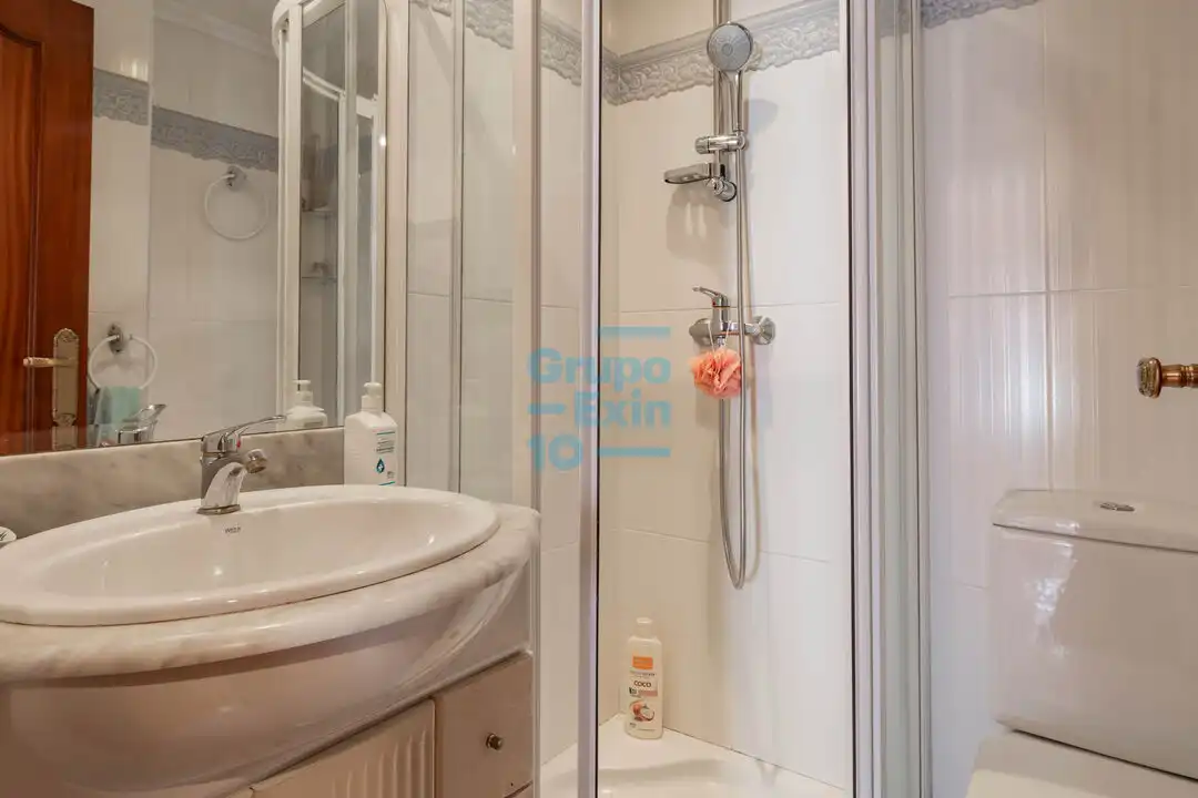Baño de Piso en venta en Donostia - San Sebastián  con Calefacción y Balcón