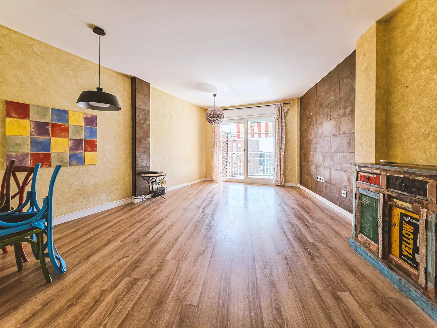 Living room of Flat for sale in Urbanitzacions