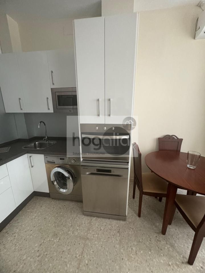 Kitchen of Planta baja to rent in  Sevilla Capital  with Air Conditioner and Furnished
