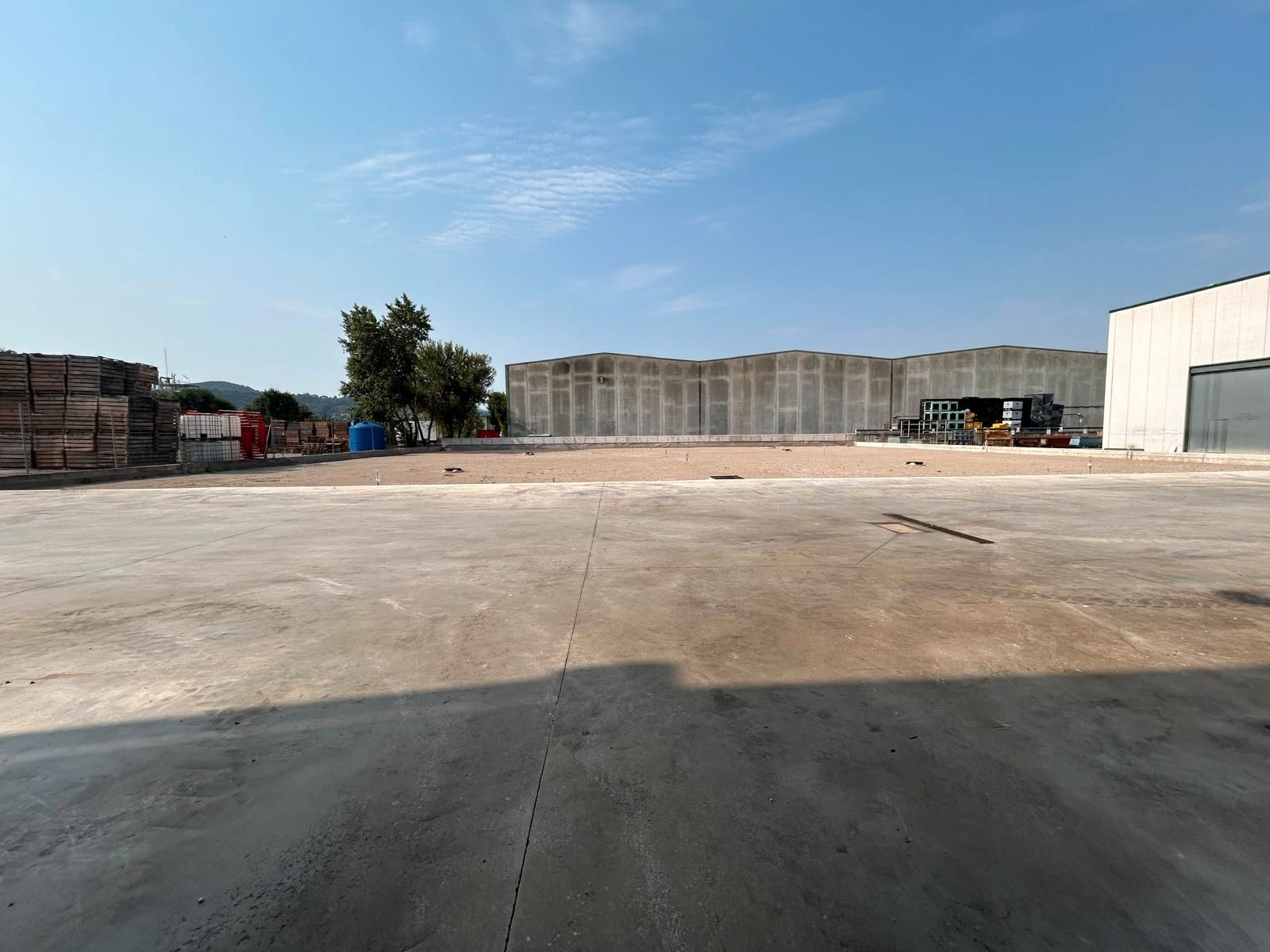 Vista exterior de Nau industrial de lloguer en Mollet del Vallès amb Calefacció i Alarma