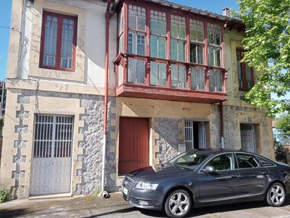 Außenansicht von Haus oder Chalet zum verkauf in Torrelavega  mit Terrasse und Balkon