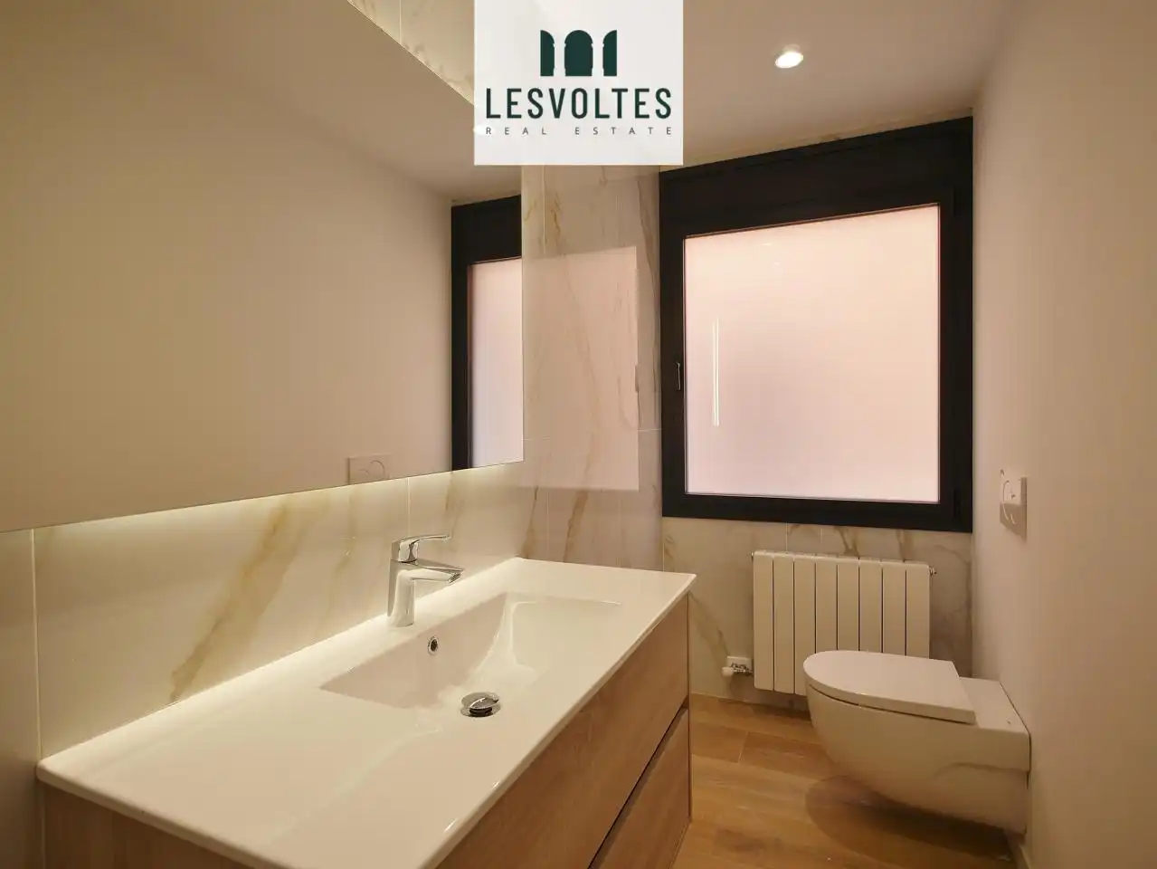 Bathroom of Flat for rent in Palafrugell  with Parquet flooring