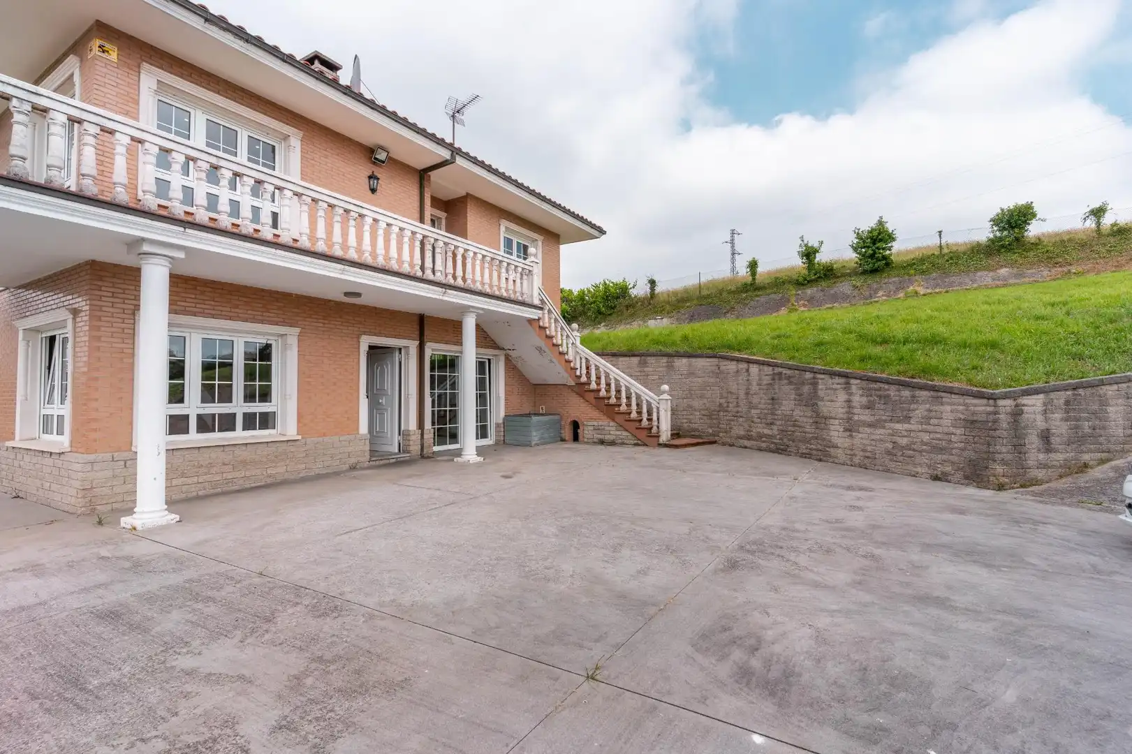Vista exterior de Casa o xalet en venda en Gijón  amb Calefacció, Jardí privat i Traster