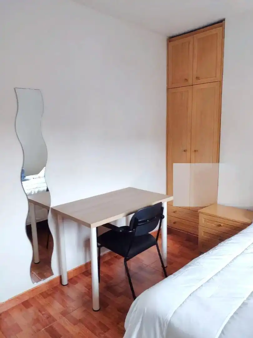 Habitación de Piso de alquiler en Gijón  con Amueblado