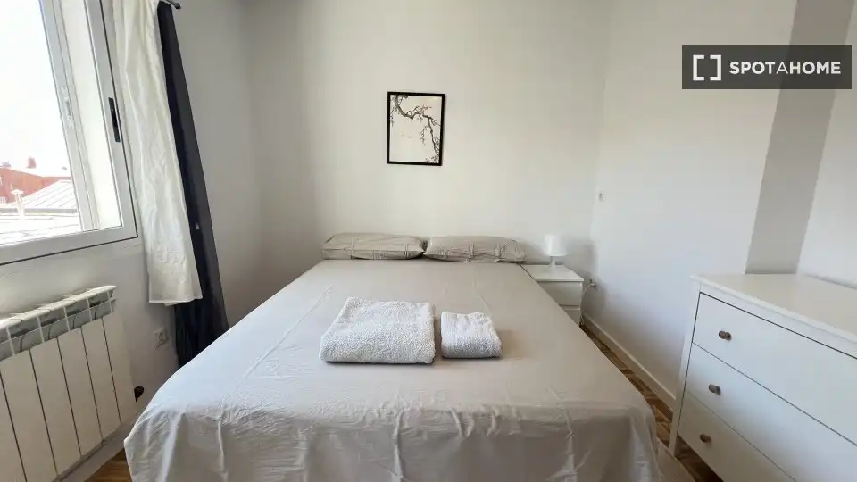 Bedroom of Flat for rent in Madrid  with Air Conditioner, Heating and Furnished