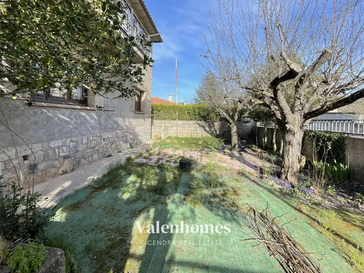 Vista exterior de Casa o xalet en venda en L'Estany amb Calefacció, Jardí privat i Terrassa