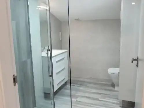 Badezimmer von Wohnung zur Miete in La Solana   mit Klimaanlage, Terrasse und Abstellraum