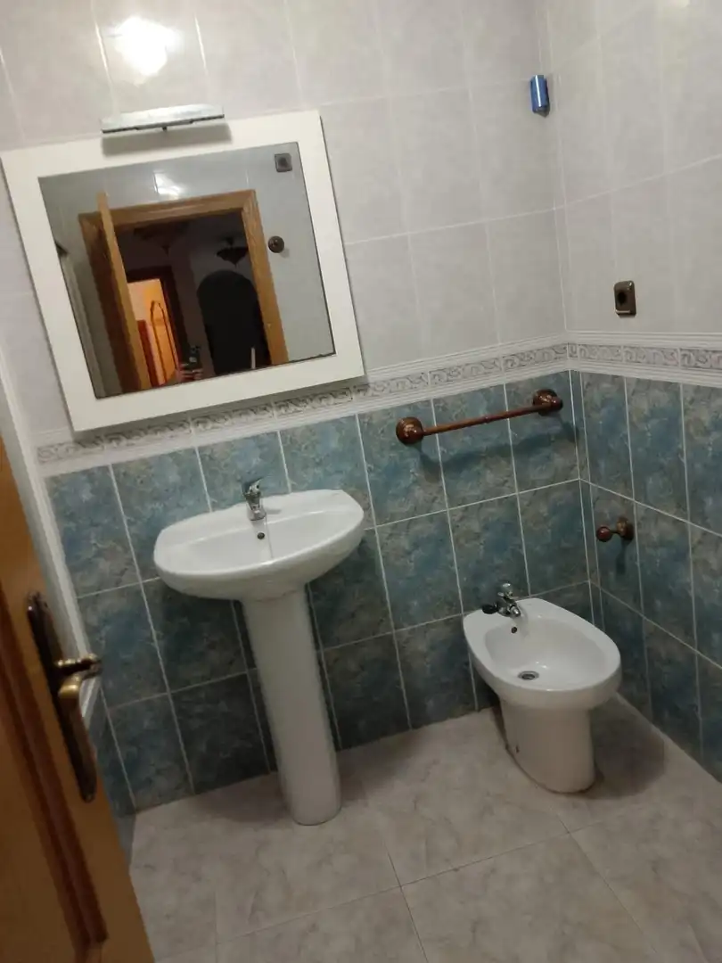 Badezimmer von Erdgeschoss zur Miete in Murcia mit Klimaanlage, Heizung und Terrasse