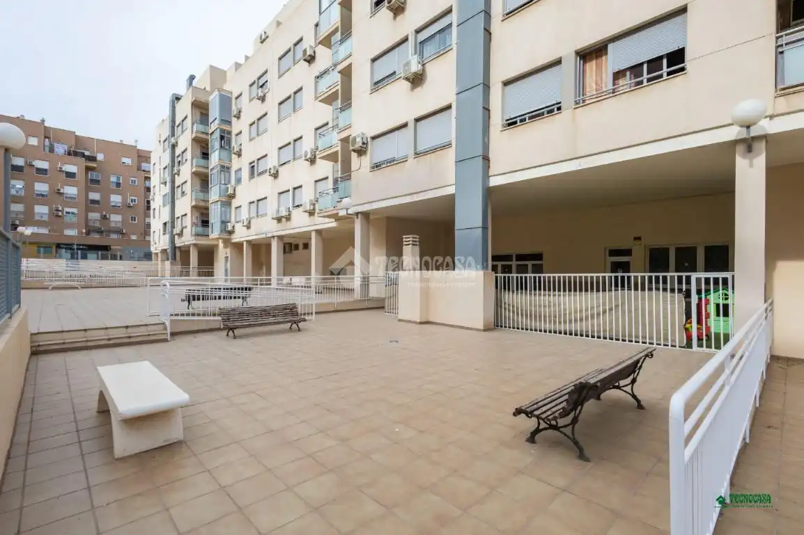 Terraza de Piso en venta en Almería con Amueblado