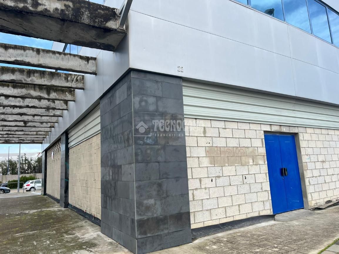 Vista exterior de Local de alquiler en  Sevilla Capital