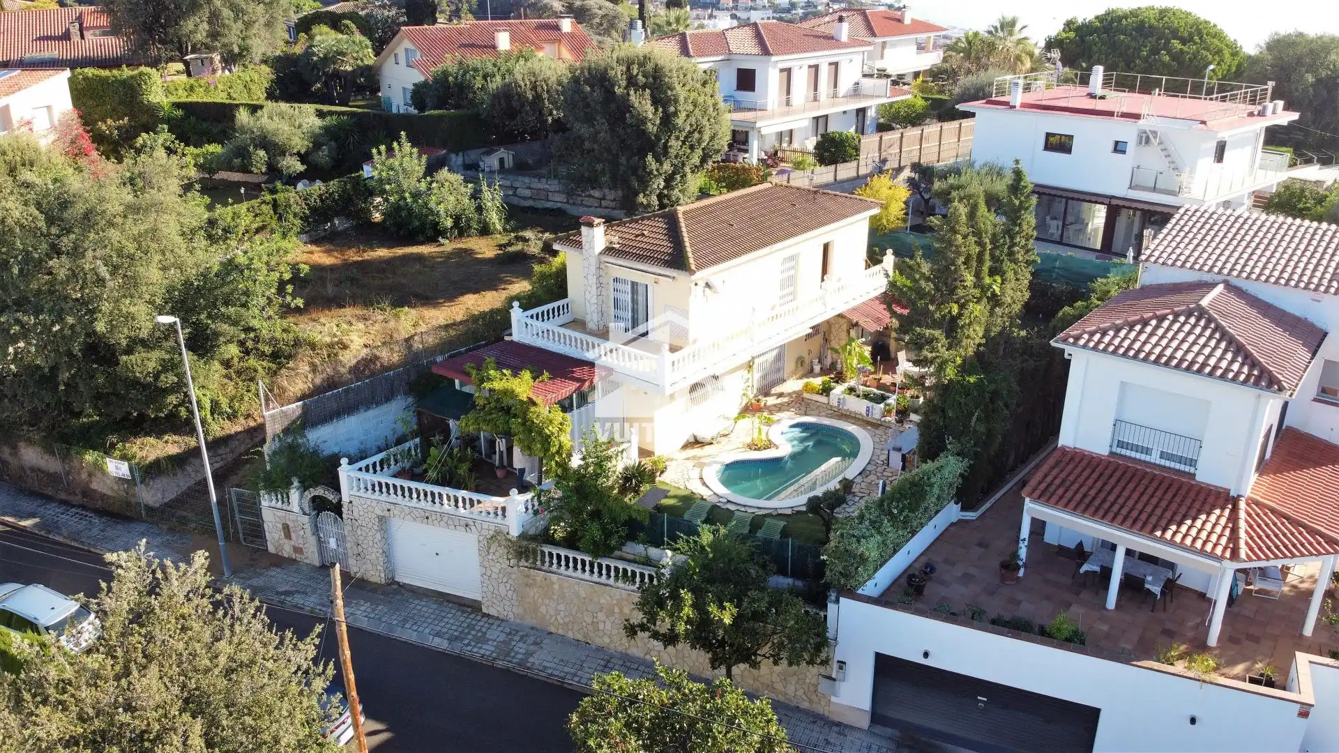 Vista exterior de Casa o xalet en venda en Arenys de Mar amb Calefacció, Terrassa i Piscina
