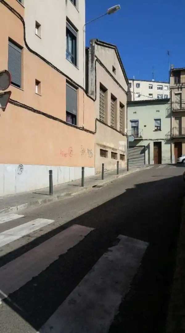 Außenansicht von Fabrikhallen zum Verkauf in Manresa