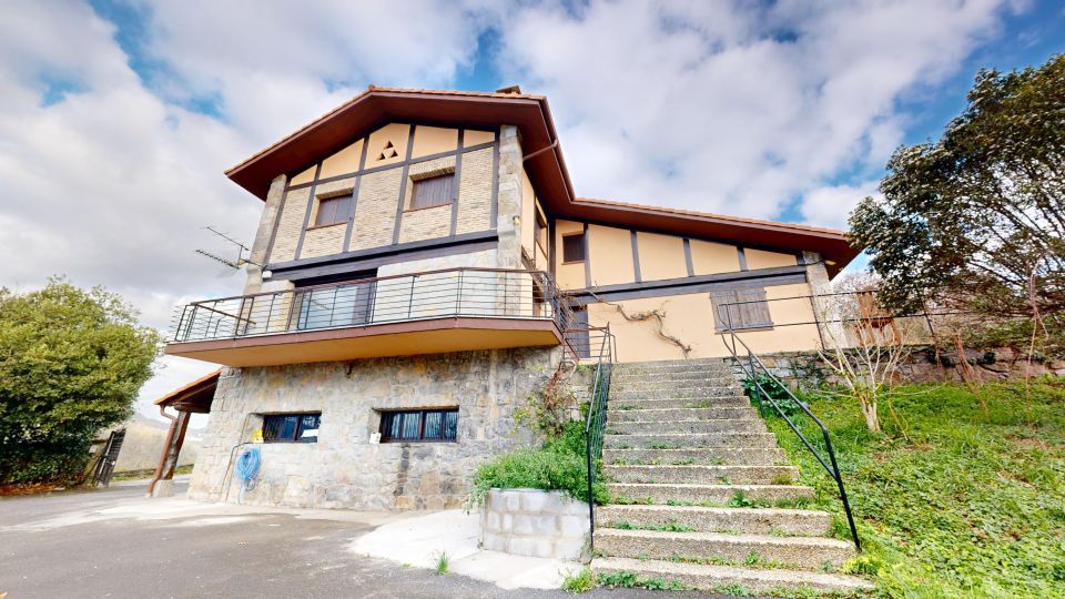 Vista exterior de Casa o xalet en venda en Tolosa amb Calefacció, Terrassa i Traster