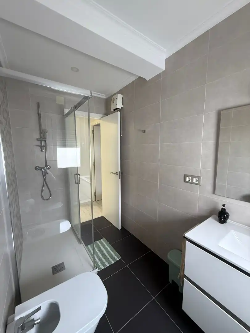 Badezimmer von Wohnung zum Verkauf in Narón mit Heizung, Möbliert und Ofen