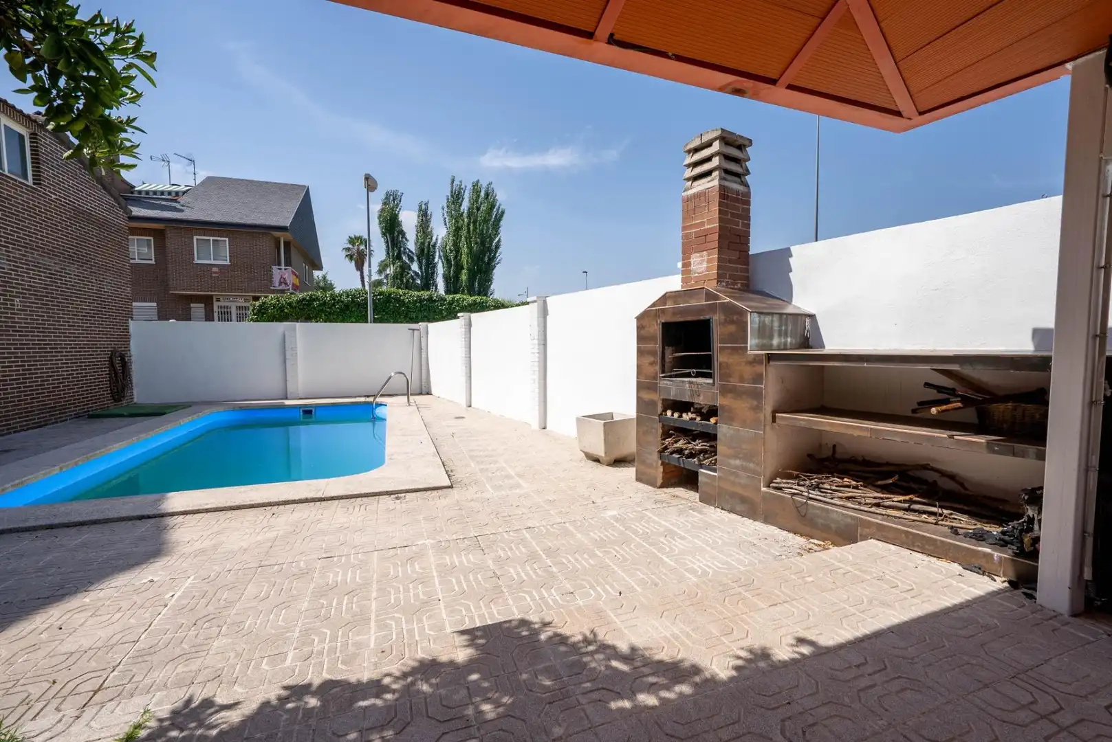 Piscina de Casa adosada en venta en Leganés con Aire acondicionado, Calefacción y Jardín privado