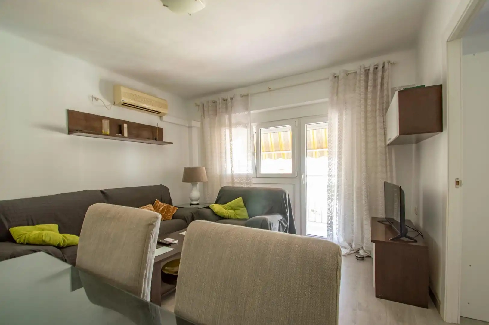 Sala d'estar de Pis de lloguer en Almería amb Aire condicionat, Calefacció i Terrassa