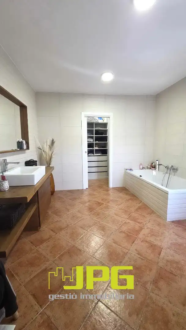 Bathroom of Houses for sale in Mutxamel  with Air Conditioner, Heating and Private garden
