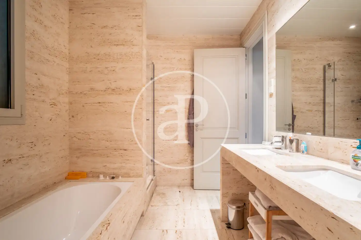 Badezimmer von Wohnung zur Miete in Barcelona mit Klimaanlage, Heizung und Möbliert