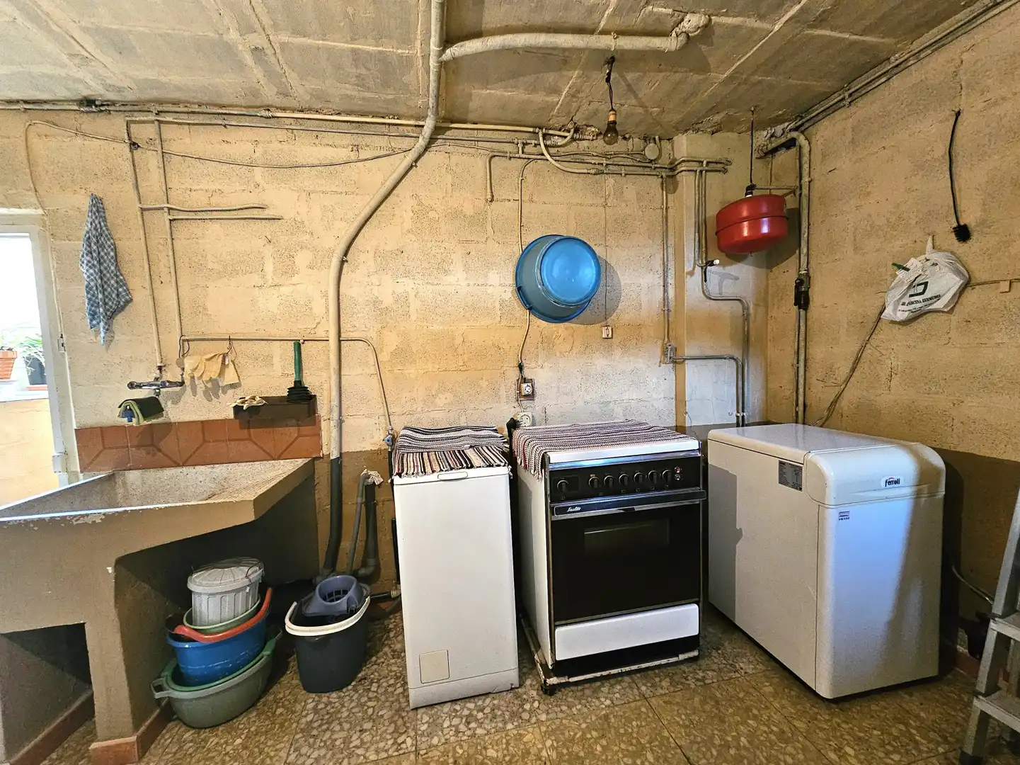 Casa adosada de alquiler en Bimenes con Calefacción, Trastero y Amueblado