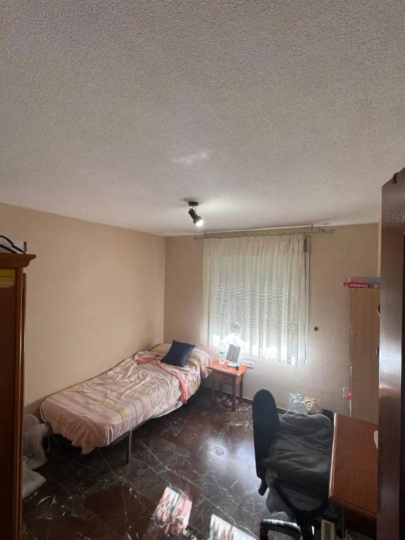 Habitación de Piso en venta en Jaén con Amueblado