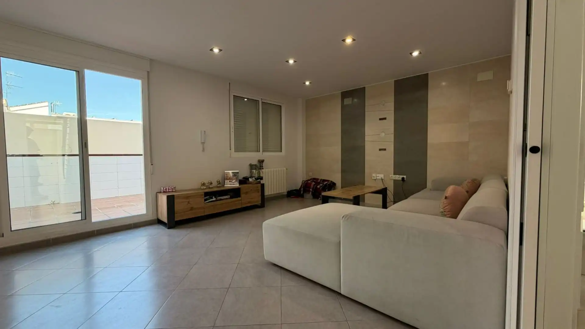 Wohnzimmer von Einfamilien-Reihenhaus zum Verkauf in Villanueva de Castellón mit Klimaanlage und Abstellraum