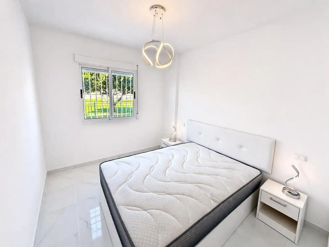 Schlafzimmer von Erdgeschoss zum Verkauf in Torrevieja mit Klimaanlage, Terrasse und Schwimmbad