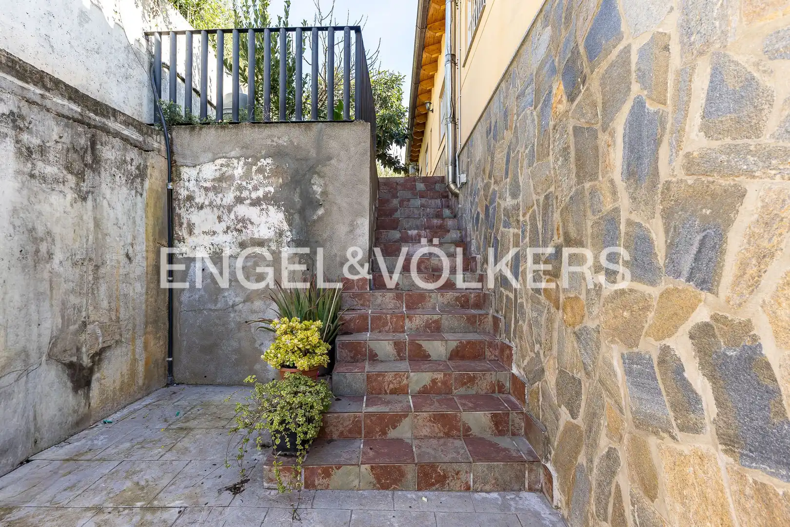 Terrassa de Casa o xalet en venda en Rubí amb Calefacció, Jardí privat i Parquet