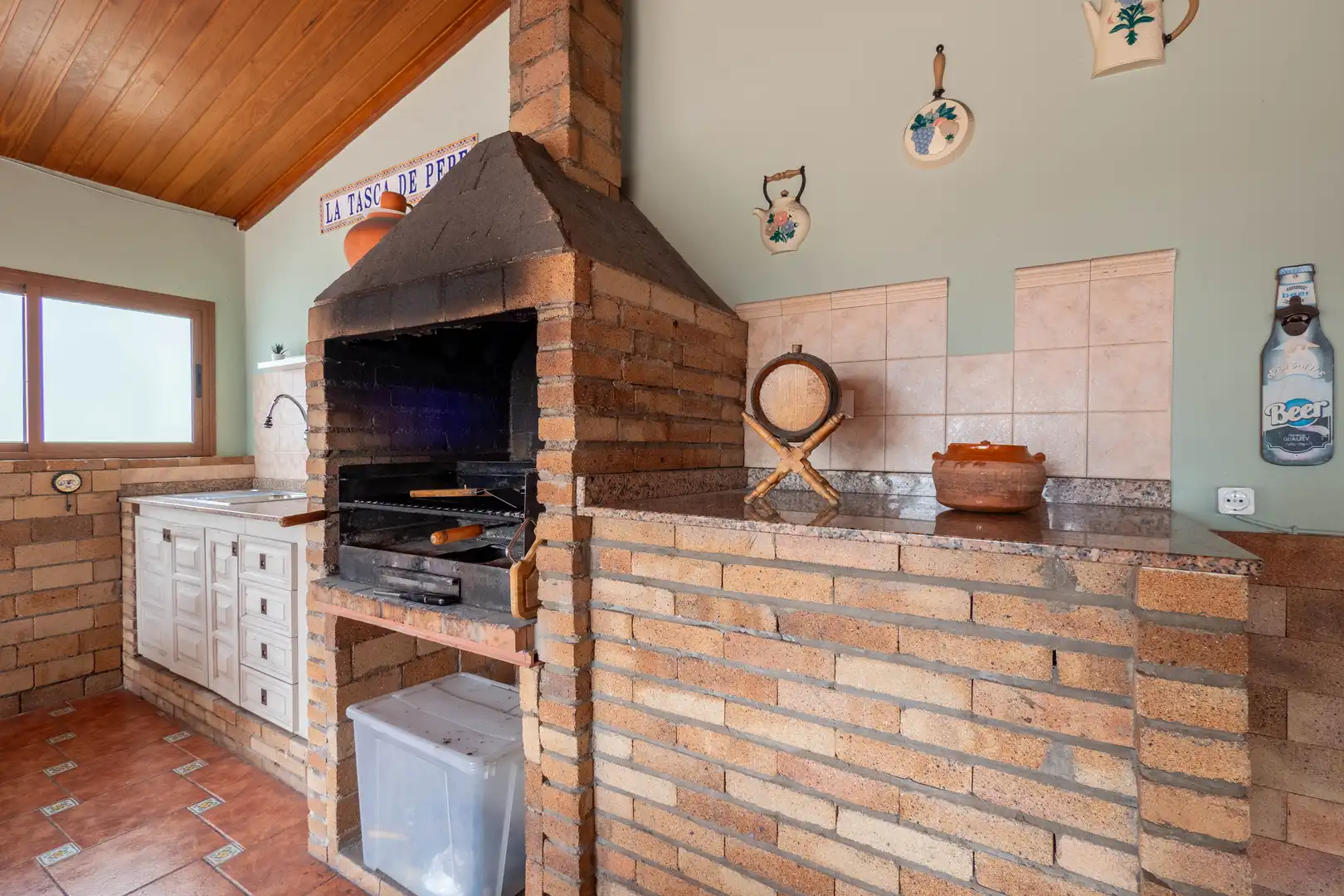Cuina de Casa o xalet en venda en Moya (Las Palmas) amb Jardí privat, Terrassa i Traster