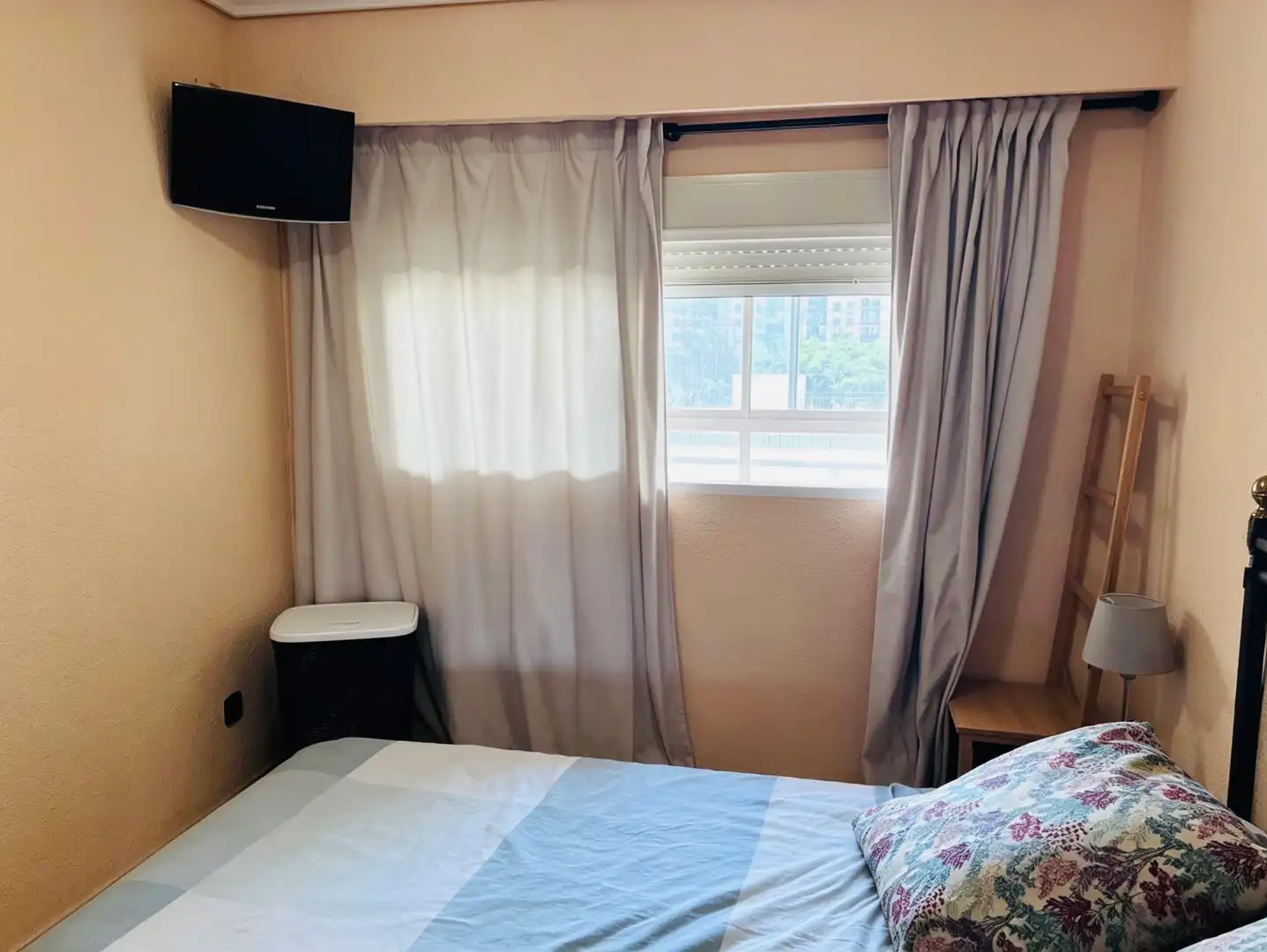 Bedroom of Flat for sale in Valencia  with Air Conditioner, Heating and Terrace