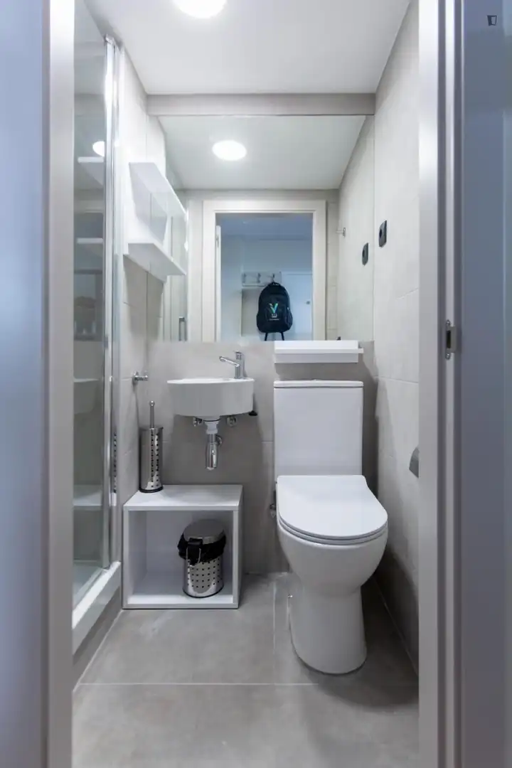 Bathroom of Flat for rent in Granada  with Swimming Pool and Furnished