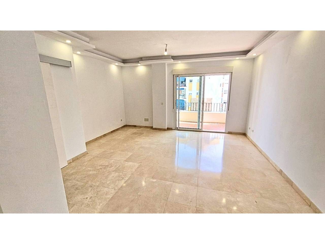 Living room of Flat for sale in Estepona  with Terrace