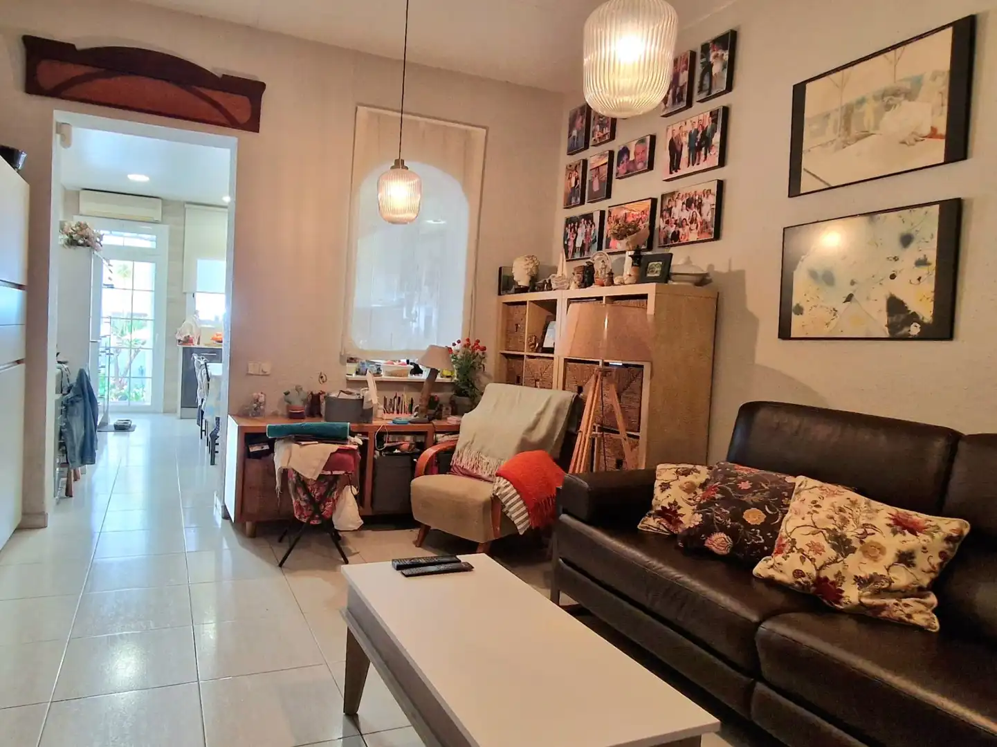 Sala de estar de Casa adosada en venta en Barcelona con Aire acondicionado, Calefacción y Parquet