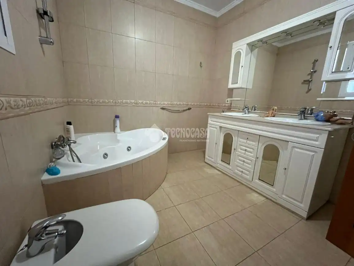 Bany de Casa o xalet en venda en Dos Hermanas